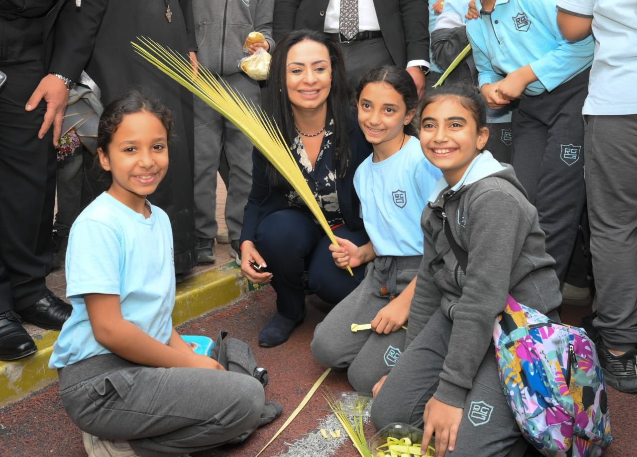 وزيرة التضامن تشهد حفل تخرج طالبات مرحلة رياض الأطفال بمدرسة كلية رمسيس للبنات