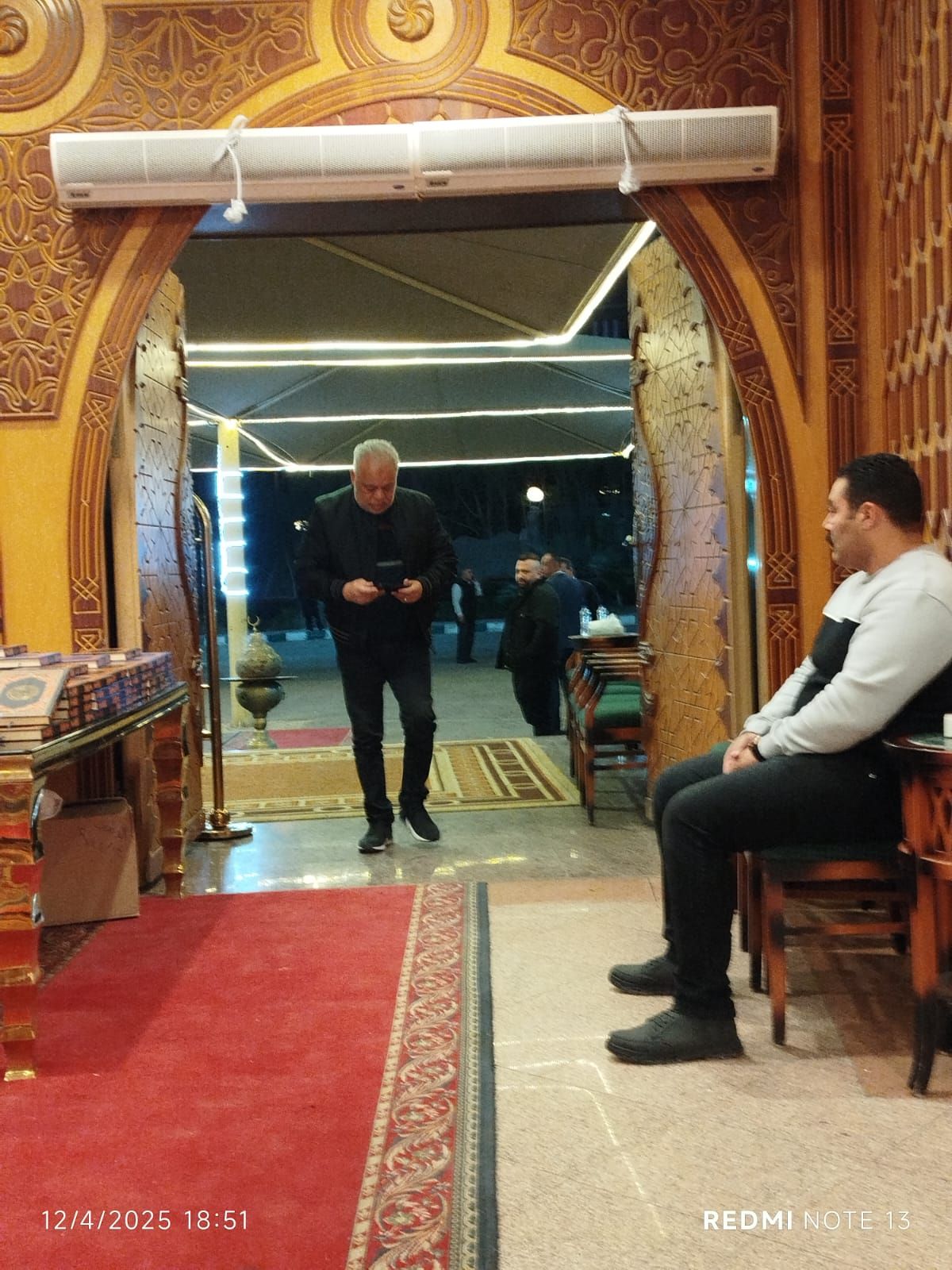 رامى صبرى يتلقى عزاء والدة زوجته وأشرف زكى وروجينا ومحسن جابر أول الحاضرين