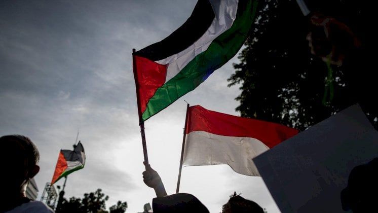 الرئيس الإندونيسي يُخطط لإجلاء ألف غزّي.. لماذا يُوصف هذا القرار بـ"الخطأ الفادح"؟