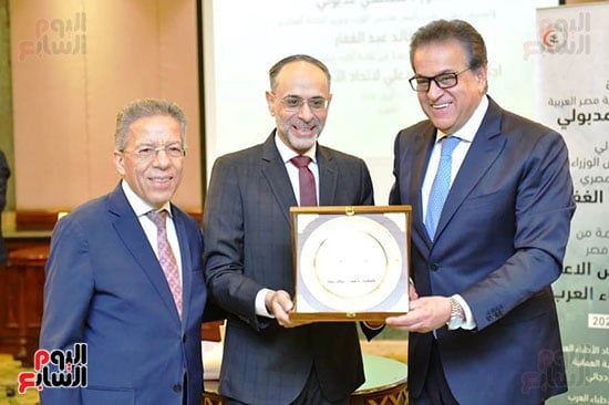 نقيب أطباء فلسطين: نعانى من نقص بالكوادر والمبانى لتقديم الخدمات لأهالى غزة