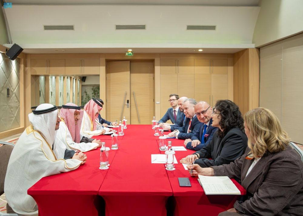 "الخريجي" يبحث التطورات الدولية مع وزير الخارجية الكرواتي
