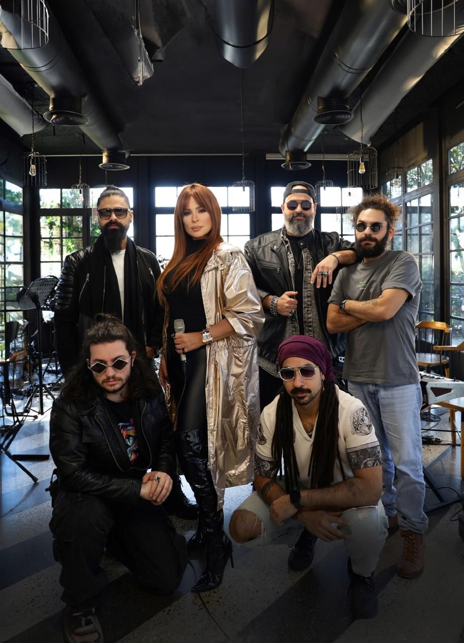 بطريقة غير تقليدية.. كارول سماحة تغنى البومها الجديد "مختلفة" من المنزل