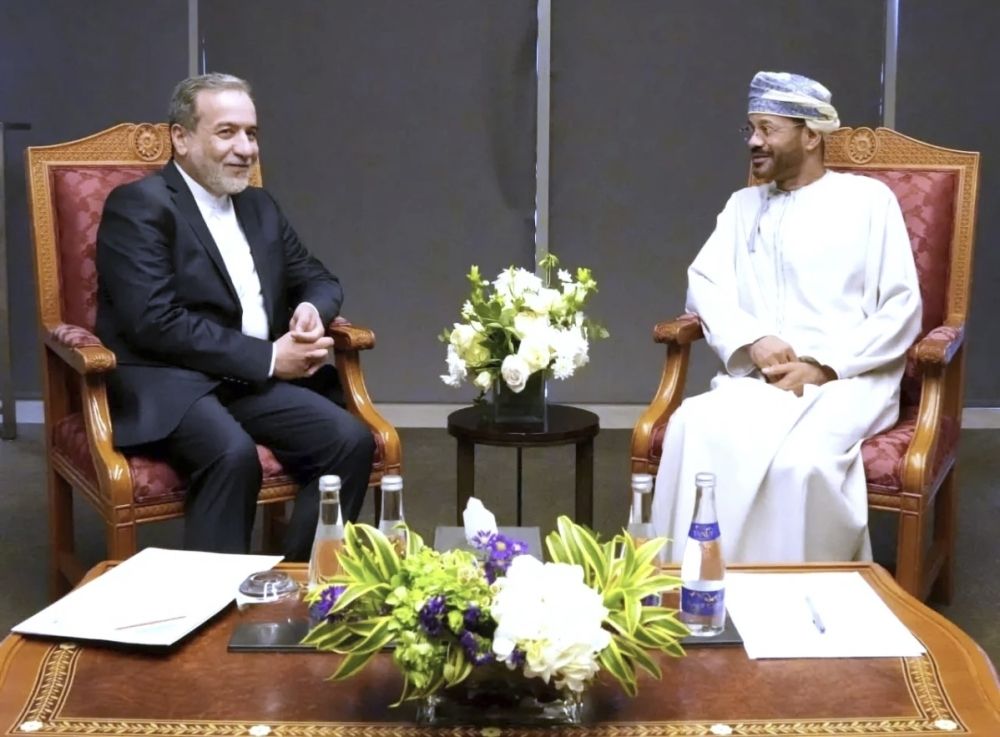 محادثات أمريكية إيرانية تعيد فتح باب التفاوض النووي