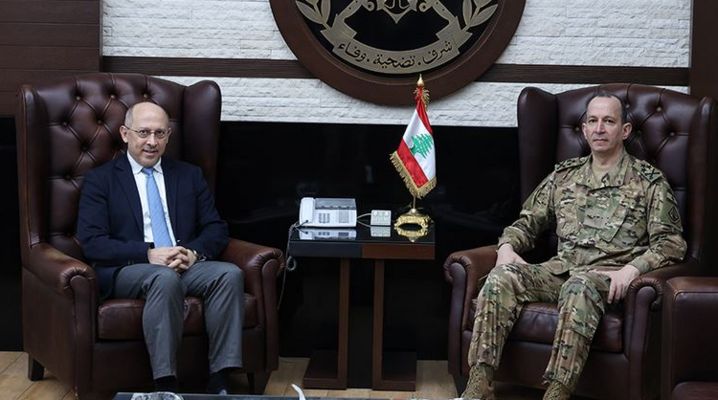 قائد الجيش عرض مع النائب عون والنائب السابق بولس الأوضاع