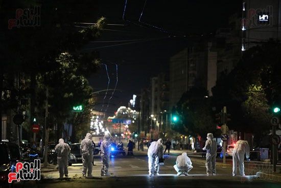 انفجار قنبلة أمام مكاتب شركة القطارات اليونانية فى أثينا.. صور