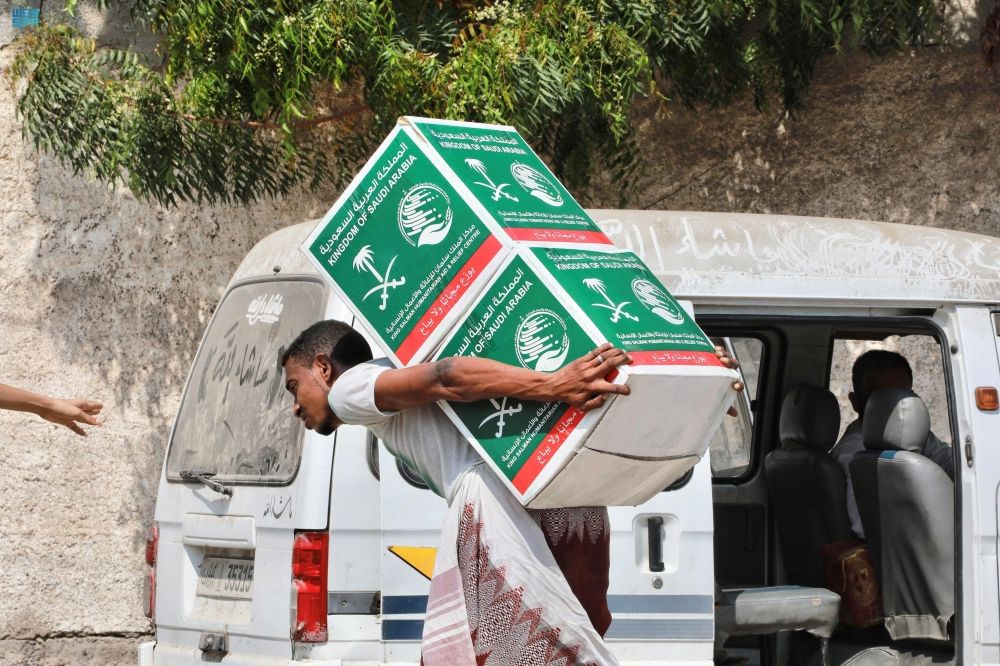 في 3 دول.. مركز الملك سلمان يواصل تقديم المساعدات الغذائية والطبية