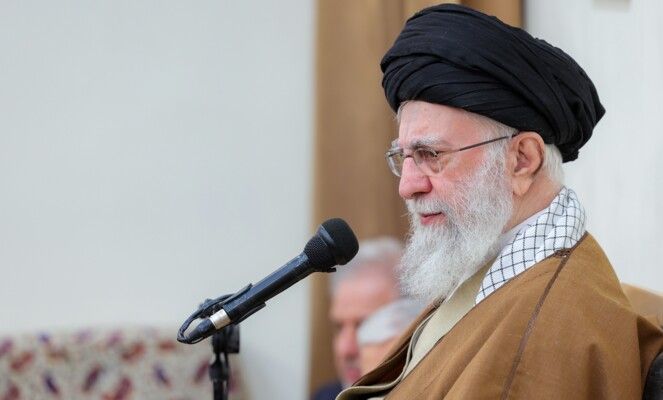 الخامنئي: القوات المسلّحة هي حصن البلاد ويجب تعزيز أقصى درجات التأهّب واليقظة