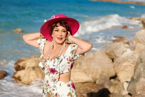 لبلبة تتألق بإطلالات لافتة في أحدث جلسة تصوير لها