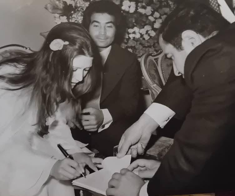 شمس البارودى تنشر صورا من عقد قرانها على حسن يوسف.. وتكشف: أحيى ذكراه بختم القرآن