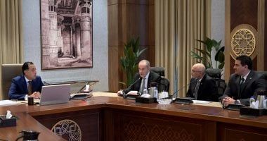 مدبولى يستعرض مع مسئولي مجموعة "المنصور للسيارات" خطط إنشاء مصنعهم الجديد