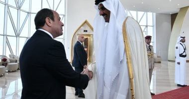 الرئيس السيسى يصل الدوحة.. وأمير قطر فى مقدمة مستقبليه.. صور