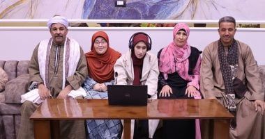 طالبة من ذوي الهمم تتسلم جهاز اللاب توب بعد استجابة وزير الاتصالات