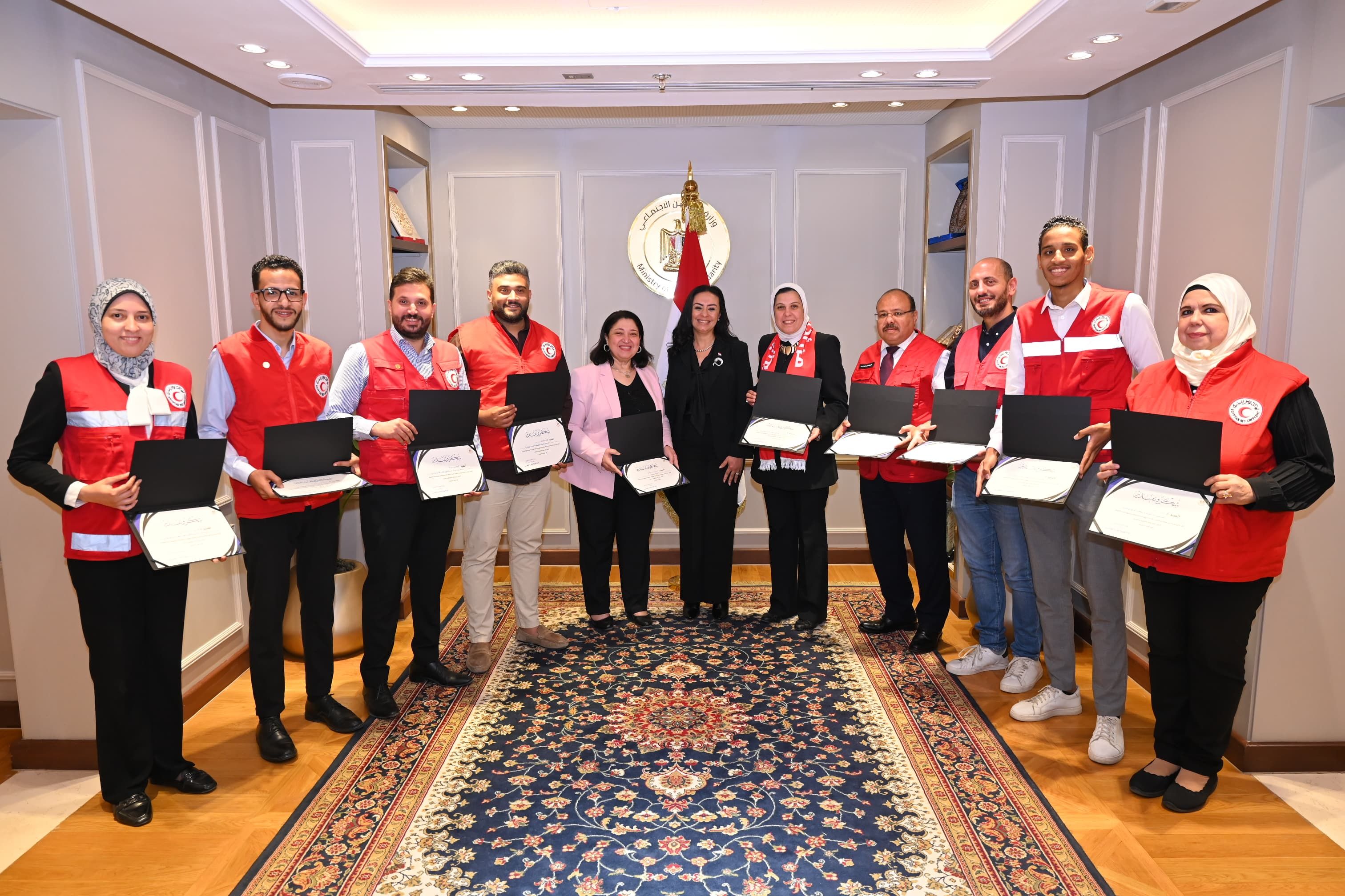 وزيرة التضامن تكرم فرق عمل الوزارة على حملات الإطعام خلال شهر رمضان