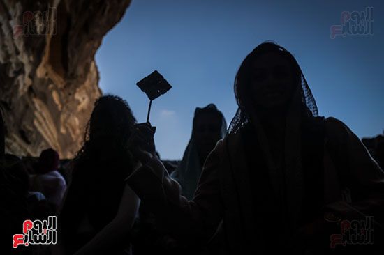 بهجة السعف وأصوات الأجراس.. الأسر القبطية تصطحب أطفالها للاحتفال بأحد الشعانين