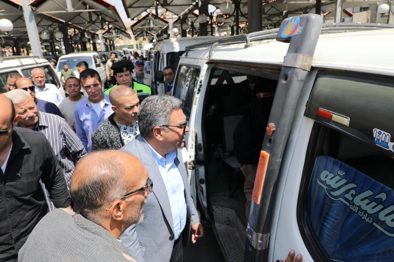 محافظة الجيزة تطالب المواطنين بالإبلاغ عن السائقين المخالفين للتعريفة