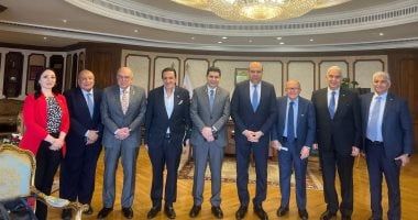 وزير الطيران يبحث مع وفد جمعية رجال الأعمال المصريين التعاون المشترك