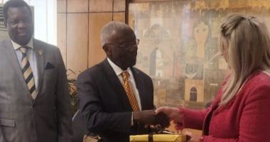 وزير السياحة الأوغندي يزور اتحاد غرف السياحية المصرية للاستفادة من تجربته