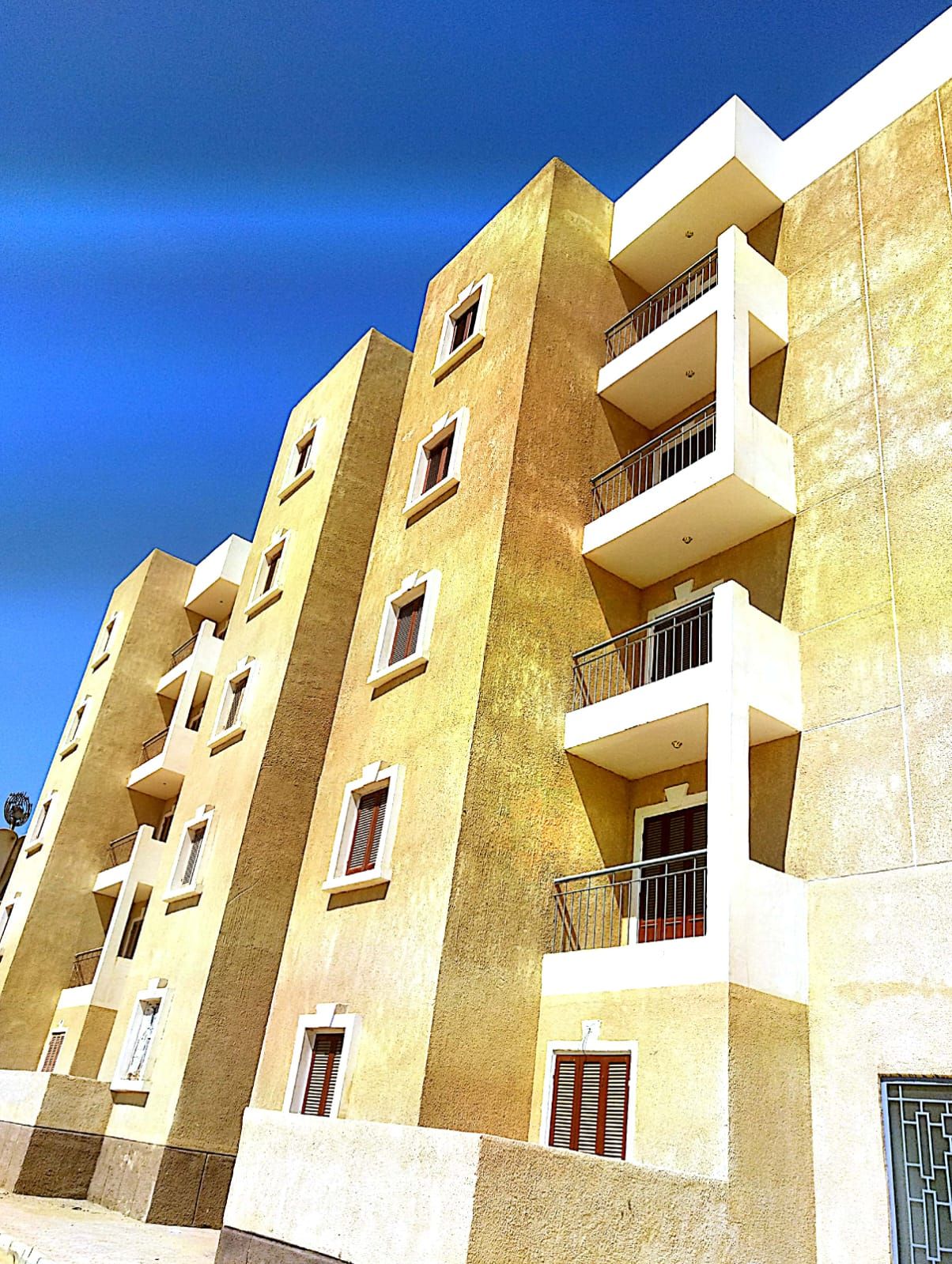 محافظ الجيزة: بدء تسليم 40 وحدة سكنية بعد التجديد بمساكن الرماية