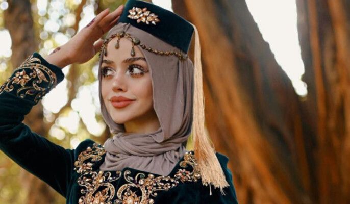 تعليق رومانسي لافت من خطيب عبير الصغير يحدث تفاعلا واسعا