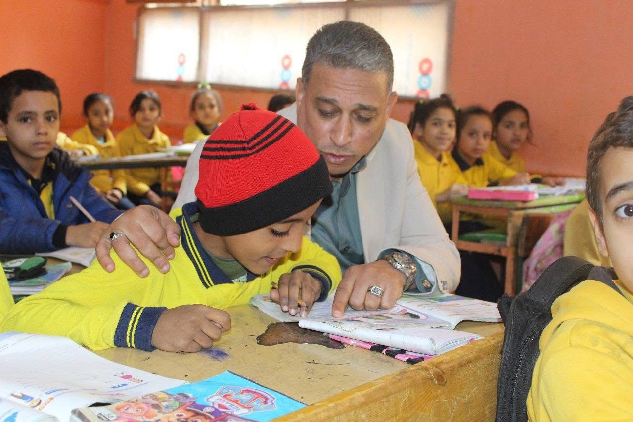 تحويل معلمة ومدير مدرسة للشؤون القانونية في الجيزة