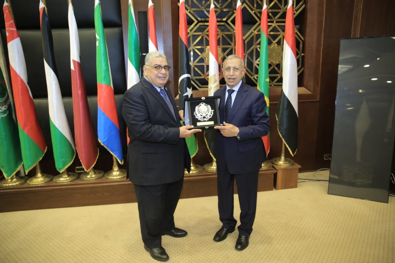 رئيس مجلس الدولة يزور الأكاديمية العربية للعلوم والتكنولوجيا لتعزيز التعاون