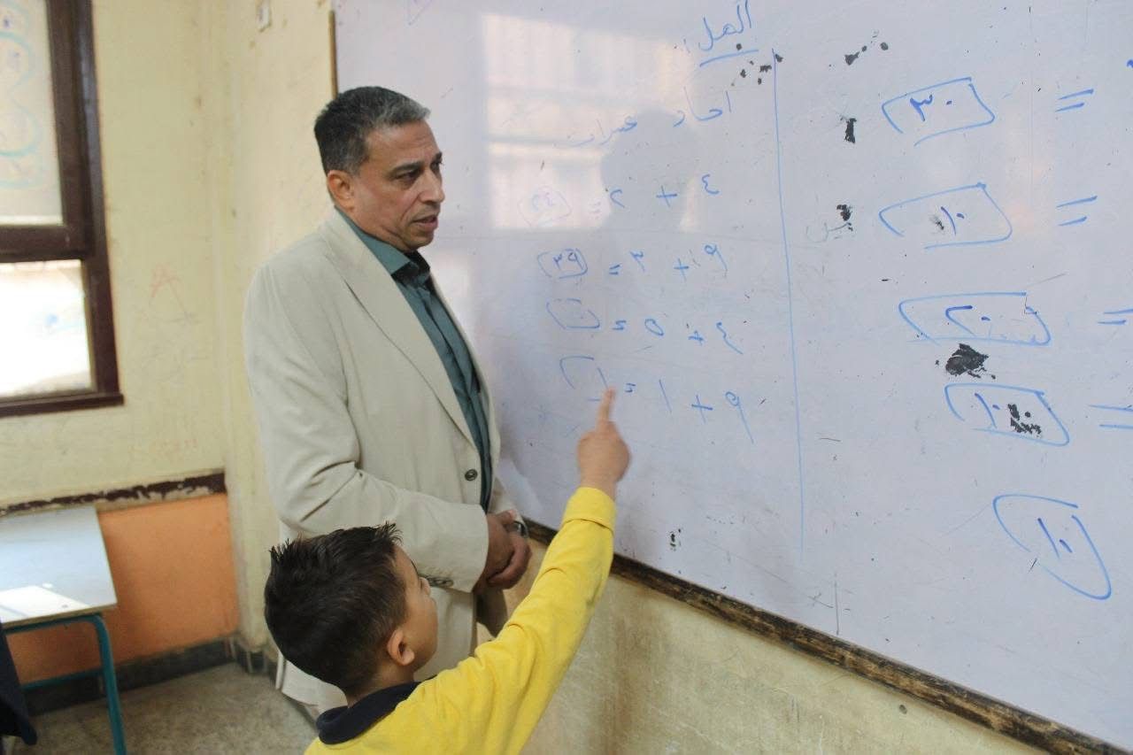 تحويل معلمة ومدير مدرسة للشؤون القانونية في الجيزة