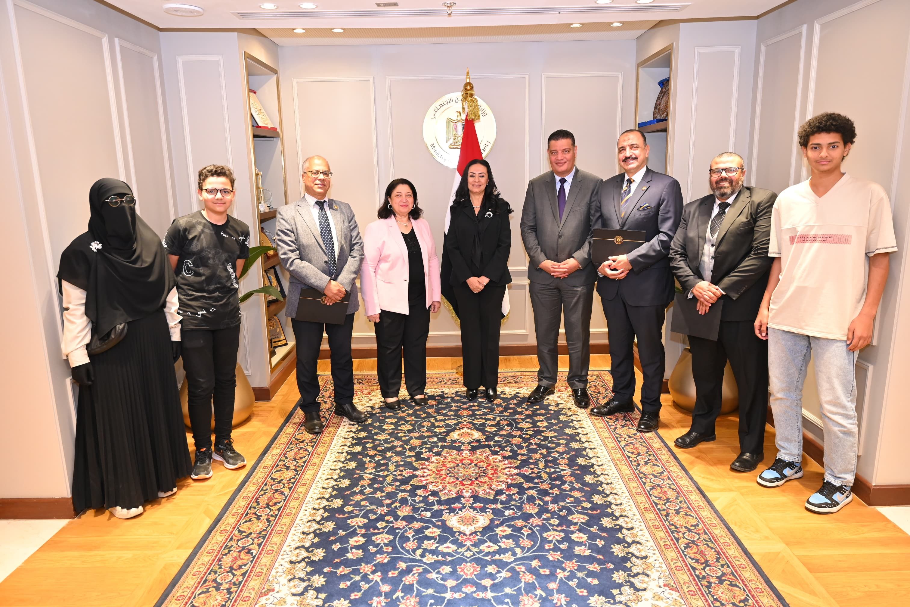 وزيرة التضامن تكرم فرق عمل الوزارة على حملات الإطعام خلال شهر رمضان