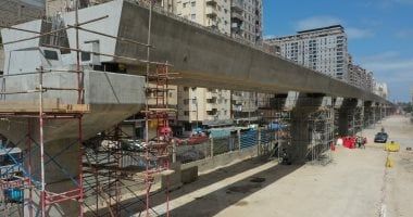 شاهد تركيب الكمرات الخرسانية للمرحلة الأولى من مترو الإسكندرية