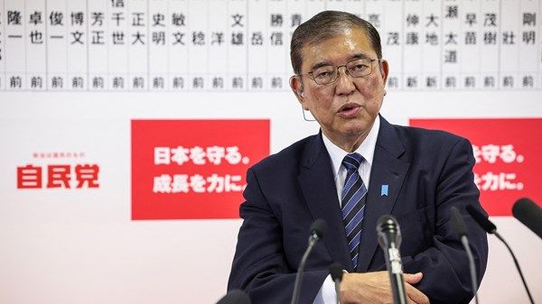 رئيس الوزراء الياباني يتعهد بمواصلة المفاوضات مع أميركا بشأن الرسوم الجمركية