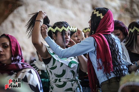 بهجة السعف وأصوات الأجراس.. الأسر القبطية تصطحب أطفالها للاحتفال بأحد الشعانين