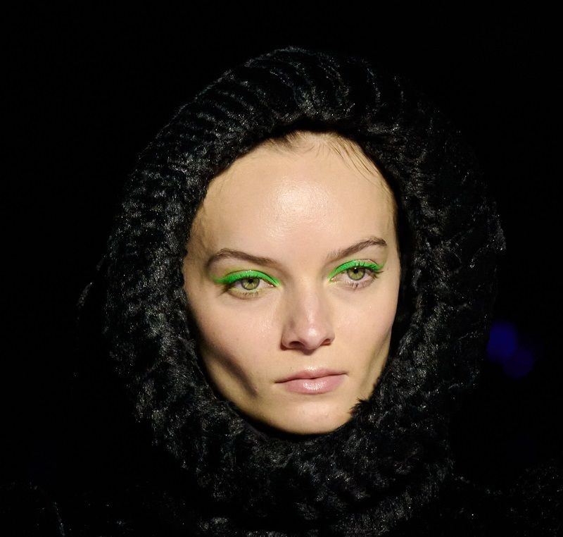 ألوان ظلال عيون مشرقة رائجة لصيف 2025.. لا غنى عنها هذا الموسم