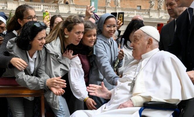 البابا فرنسيس حيّا المشاركين في قداس أحد الشعانين في ساحة القديس بطرس