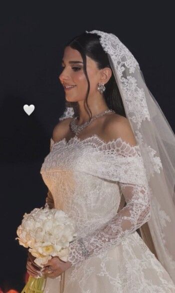 صدمة غير متوقعة .. فستان زفاف نارين بيوتي فضح ما تعرض له إيلي صعب