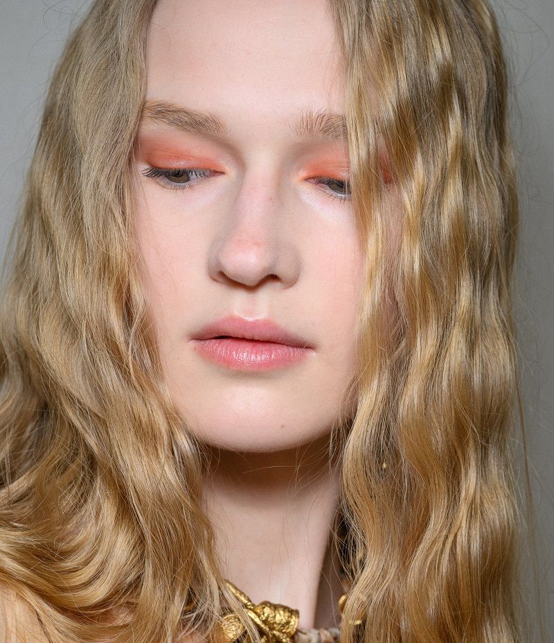 ألوان ظلال عيون مشرقة رائجة لصيف 2025.. لا غنى عنها هذا الموسم