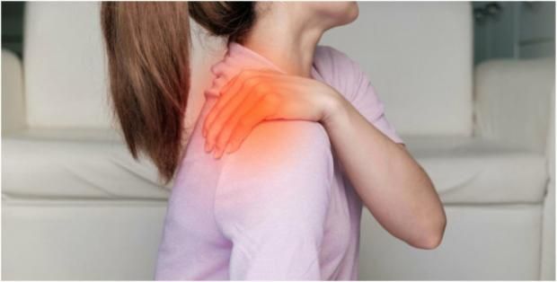 طبيب يوضح هل الخلع المتكرر للكتف له علاقة بنقص الفيتامينات؟