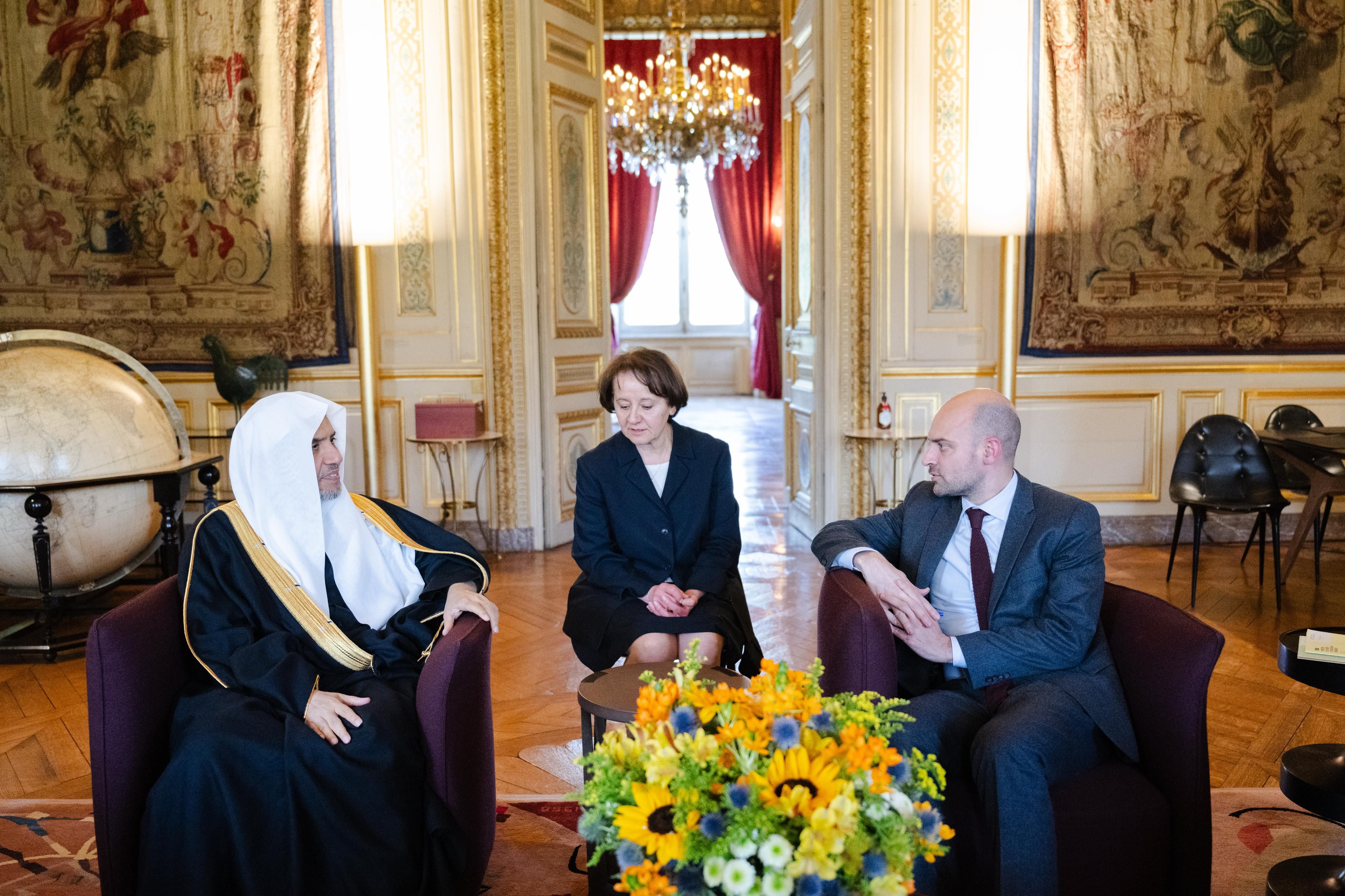 الأمين العام لرابطة العالم الإسلامي يلتقي عدداً من الوزراء الفرنسيين