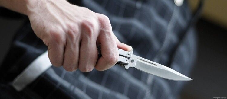 "النشرة": سوريون اعتدوا بالسكين على لبناني في الهرمل وحالته حرجة