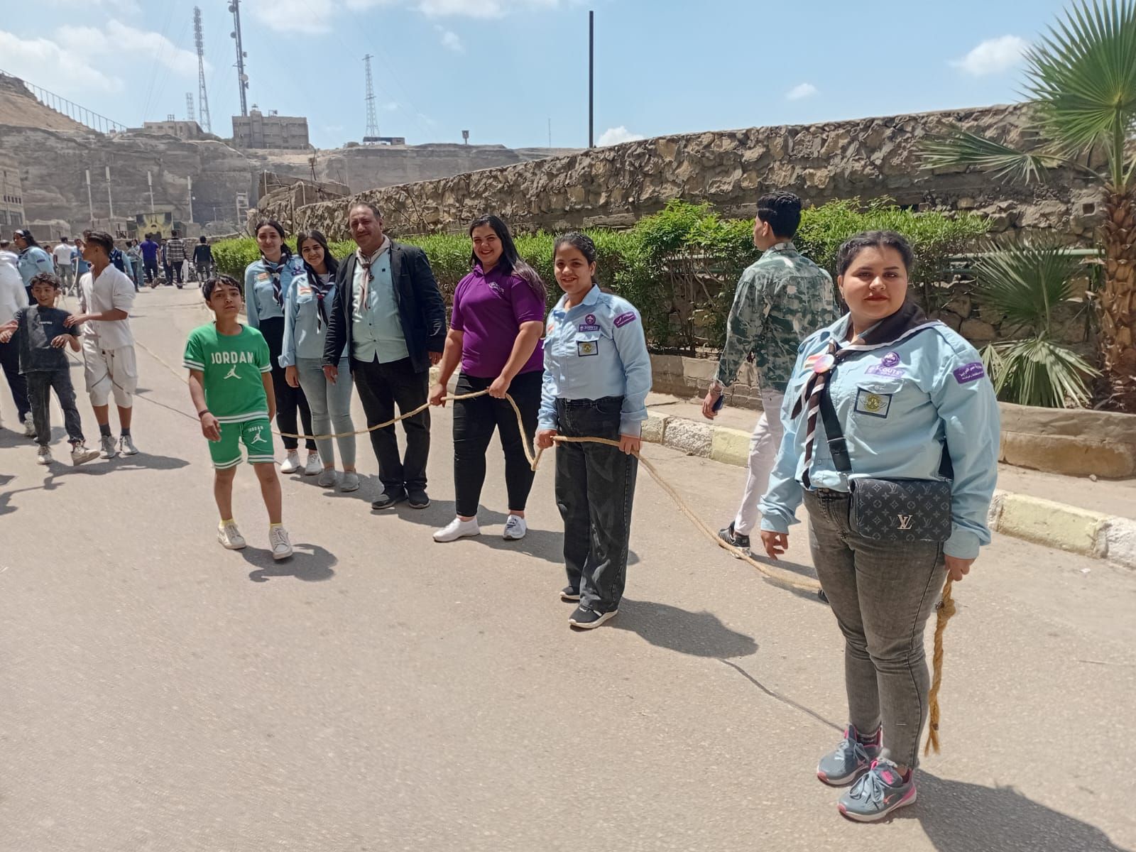 فرسان الخدمة فى أحد السعف.. اعرف جهود فريق الكشافة بدير سمعان في تنظيم الحفل