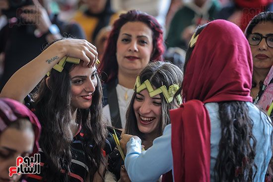 بهجة السعف وأصوات الأجراس.. الأسر القبطية تصطحب أطفالها للاحتفال بأحد الشعانين