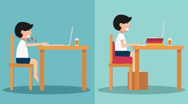 مخاطر الجلوس الخاطئ للأطفال.. طبيب عظام يقدم روشتة للوقاية منها