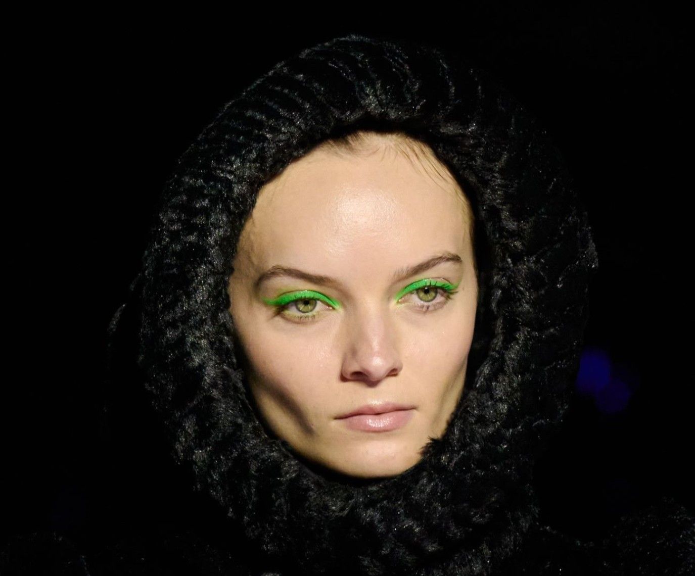 ألوان ظلال عيون مشرقة رائجة لصيف 2025.. لا غنى عنها هذا الموسم