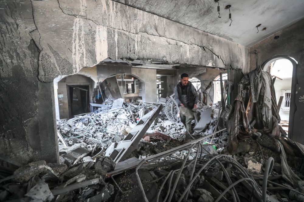 العدوان على غزة.. استشهاد 3 فلسطينيين في قصف خيمة للنازحين