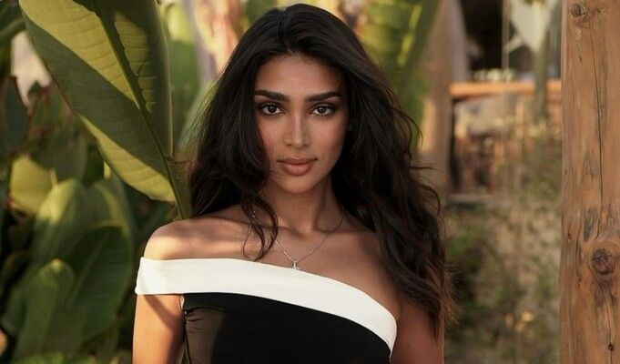 سيبال بو شعيا تضج جمال و نعومة بفستان خيالي من توقيع جورج حبيقة