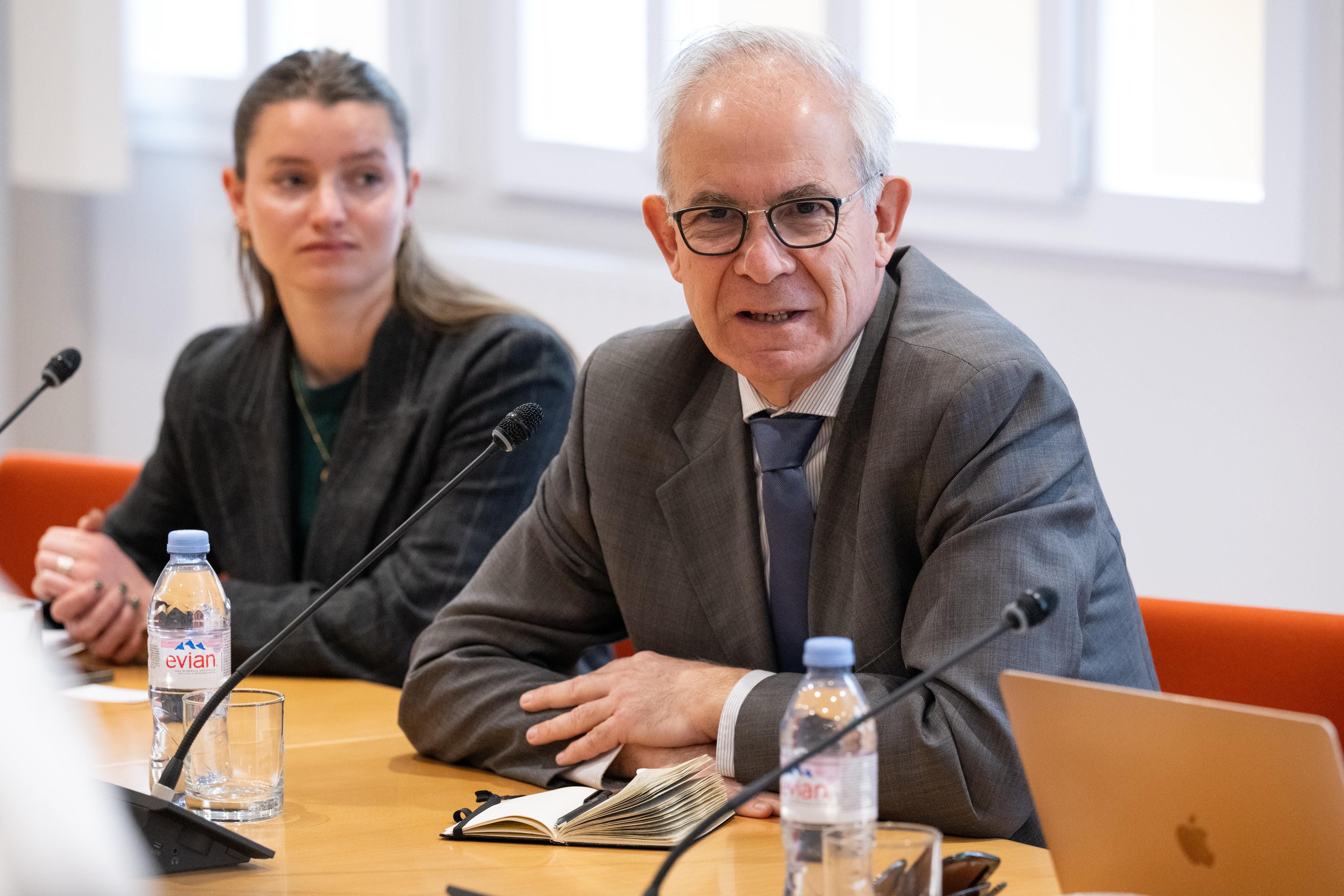 الأمين العام لرابطة العالم الإسلامي يستهِلُّ زيارتَه للجمهورية الفرنسية بجولةٍ في متحف "غزة المنكوبة"