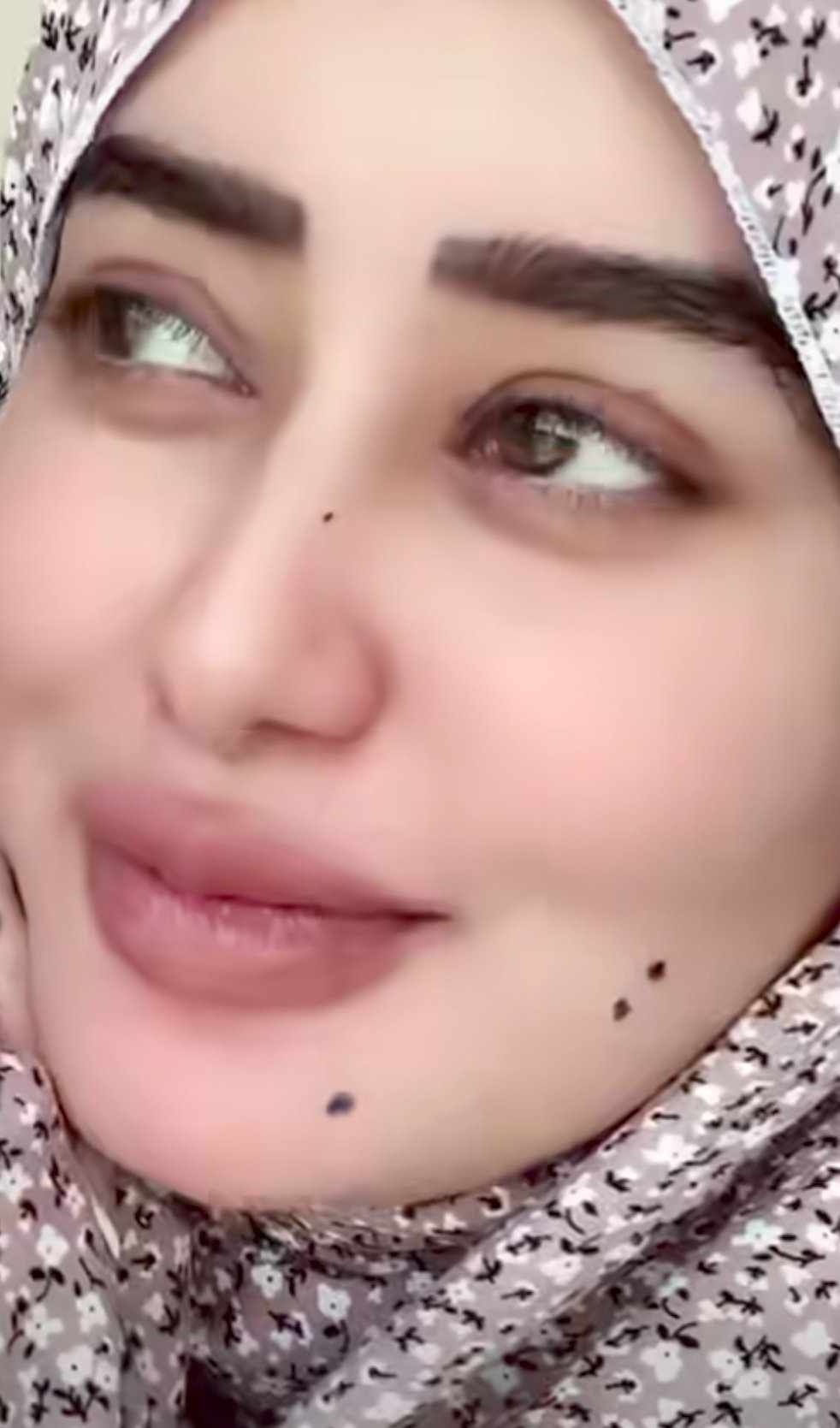 شاهد بالصورة والفيديو.. حسناء سودانية تتغزل في متابعيها وتصيبهم بالخجل (العسل انتو والسكر انتو ولو في زول قالها ليكم ما بتكون زي حقتي أنا)