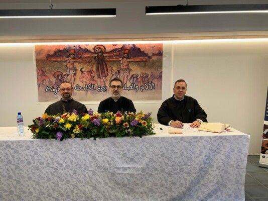 المعهد الفني الأنطوني الدكوانة نظم ندوة عن الالام والصلب ما بين الكلمة والايقونة