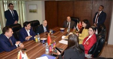 المستشار عبد الوهاب عبد الرازق يشهد توقيع المحكمة العربية للتحكيم بروتوكولا مع الصين