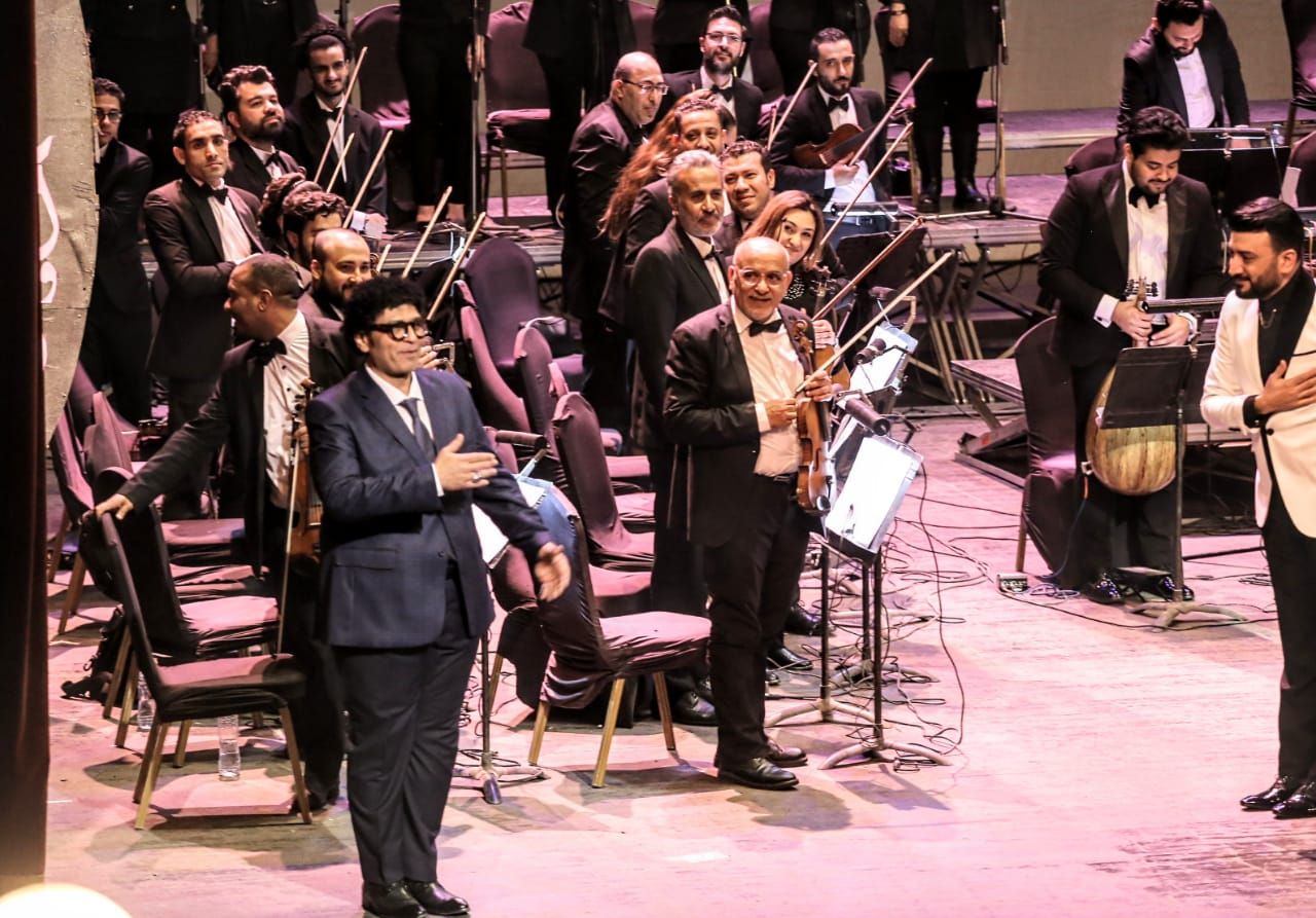 نجوم الموسيقى العربية يتألقون بغناء أغنيات العندليب في ليلة كاملة العدد