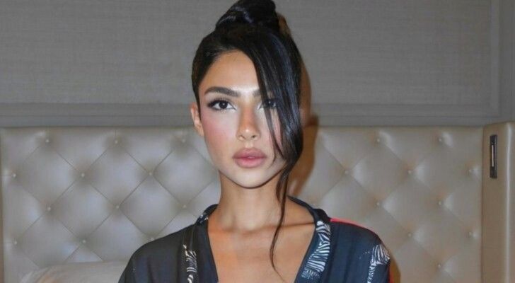 هدى المفتي تستعرض جمالها الطبيعي من دون مكياج