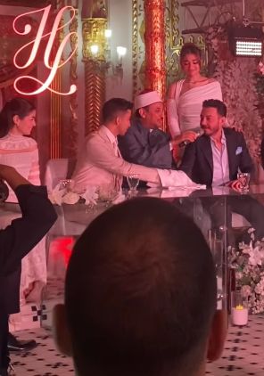 دموع الفرح تسيطر على عقد قران هشام جمال وليلى زاهر .. فيديو وصور